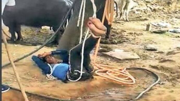 गैंग रेप के बाद शर्मिंदगी में 14 साल की लड़की ने लगाई फांसी, गांववालों ने एक आरोपी को पेड़ से उल्टा लटकाया