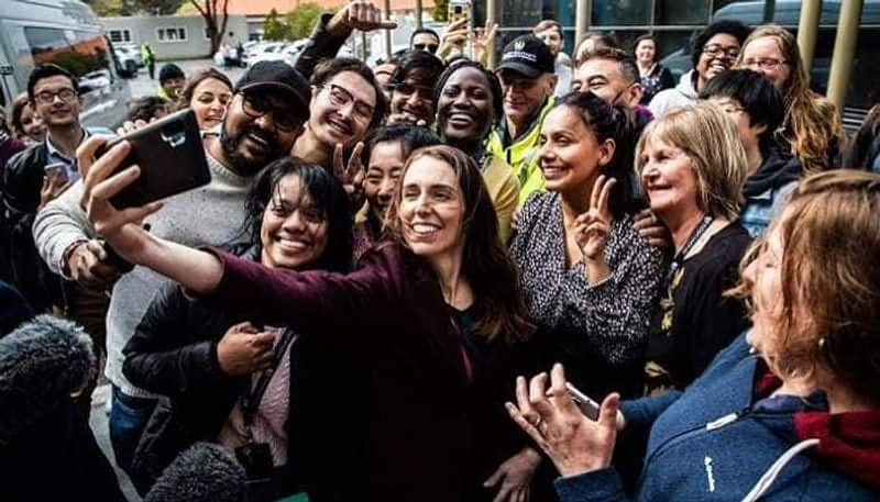 New Zealand PM Jacinda Ardern Apologises For Selfie With No Social Distancing Covid 19 mah