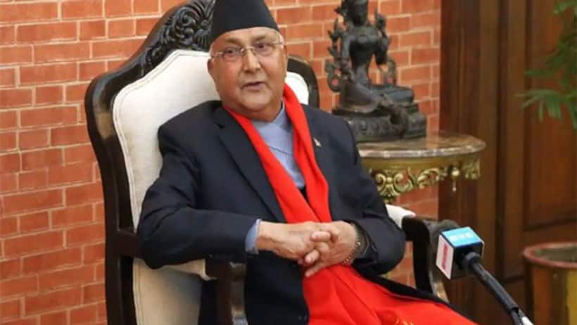 ड्रैगन का तोता बना नेपाल, अब भारत की बुराई पर अपनों से ही घिरा