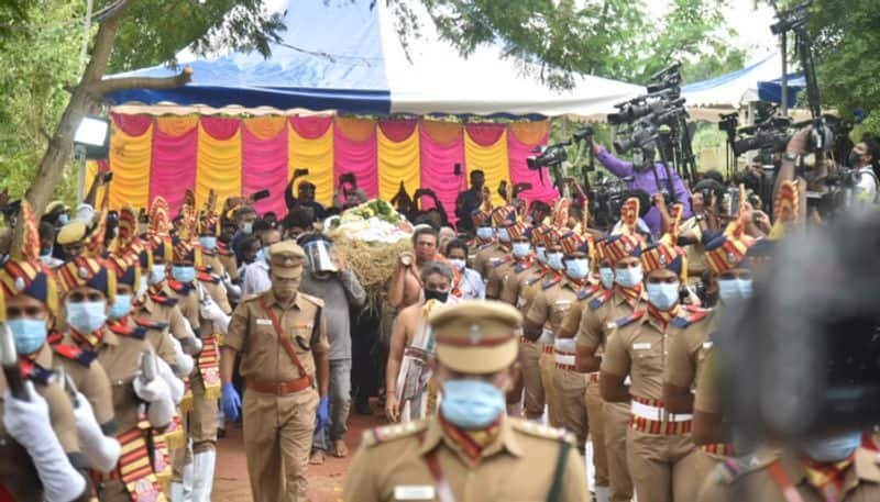 SP Balasubrahmanyam rest with state honours by the police personnel