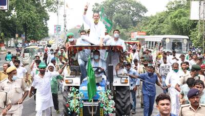 ...तो बिना लाइसेंस ट्रैक्टर चला रहे थे तेजस्वी यादव, JDU की इस डिमांड पर झल्ला जाएंगे RJD के नेता