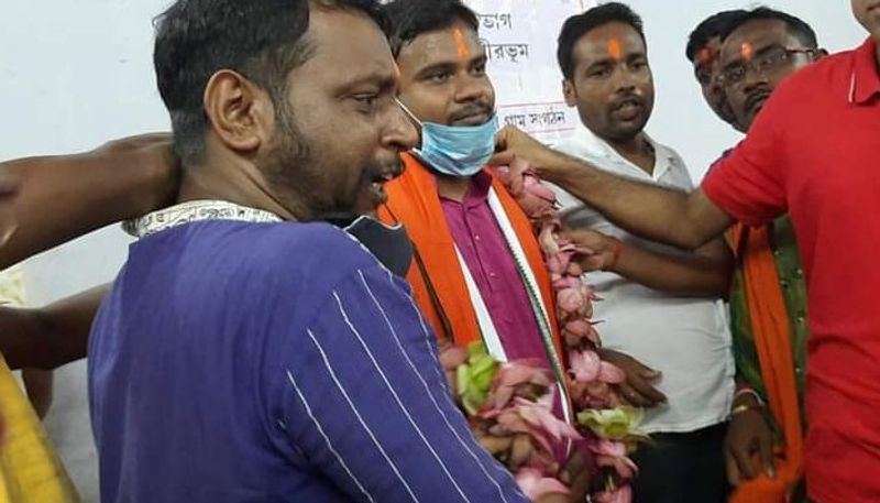 Teacher from Durgapur felicitated by ABVP for participating in clinical trials of COVID-19 vaccine   -dbr