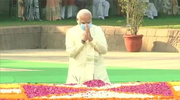 PM Modi pays tribute to Mahatma Gandhi at Raj Ghat