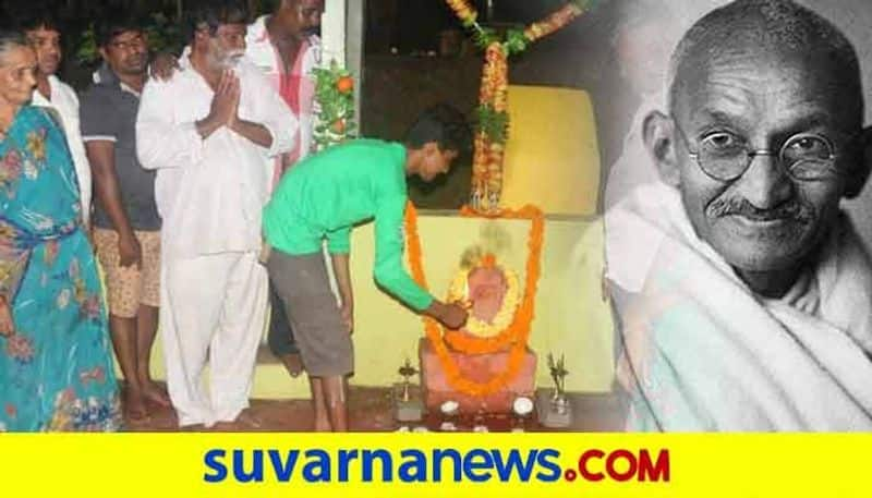 Lakshmeshwar Brothers Do Every Day Pooja to Mahatma Gandhi in Ankoloagrg