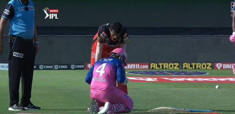 IPL2020 Navdeep Saini bowls a beamer to Rahul Tewatia,Then this happend in the next 2 ball