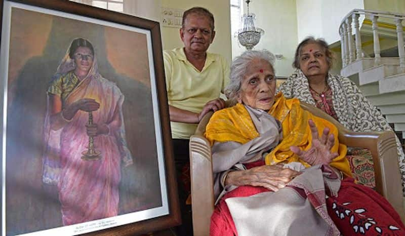 Woman featured in Mysuru iconic glow of hope painting dies -ymn