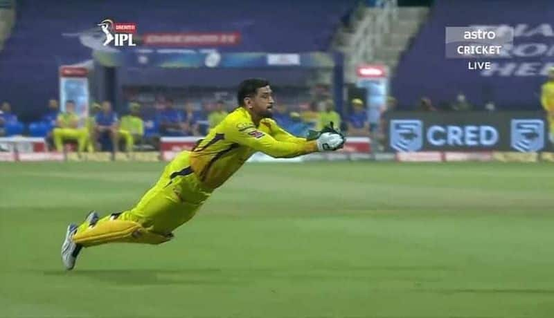 IPL 2020 KKR VS CSK watch ms dhoni flying catch out Mavi