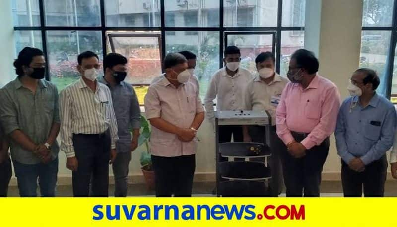 Robotic Use to Distribute Fruit and Food to Corona Patients in KIMS in Hubballi