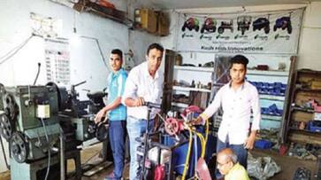 Farmer has made a spray machine, the price sold in the market for five lakhs is only 90 thousand