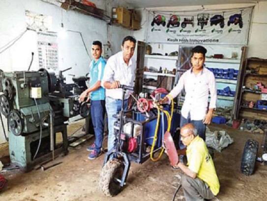 Farmer has made a spray machine, the price sold in the market for five lakhs is only 90 thousand