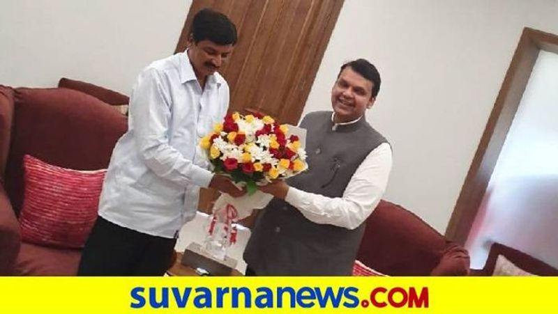 Minister Ramesh Jarakiholi Met With Maharashtra Former CM Devendra Fadnavis grg