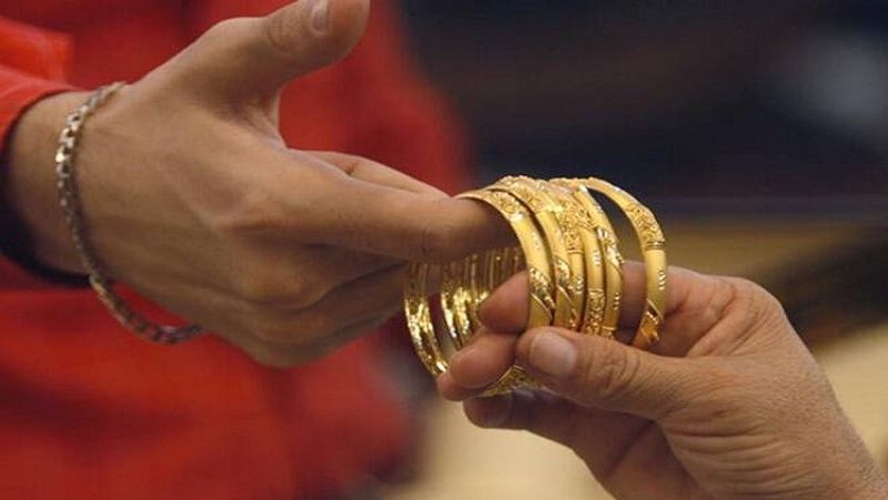 gold buying, PhonePe Partners Jar To Roll Out Daily Savings In Digital Gold