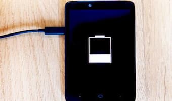 Here are 5 basic hacks to expand your smartphone's battery life