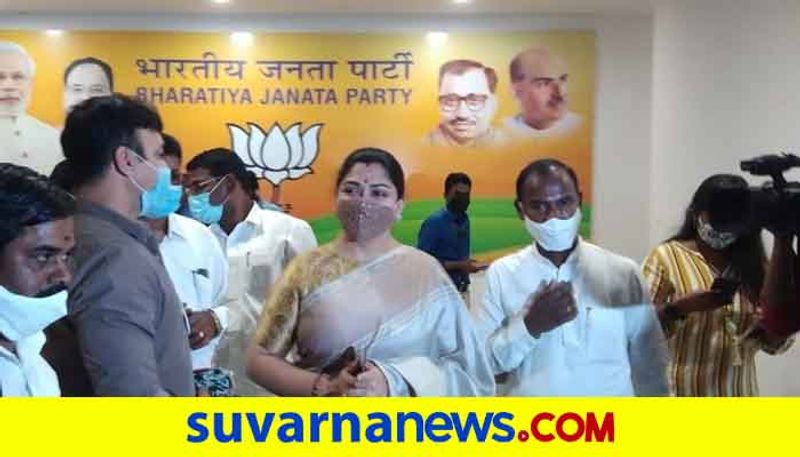 Congress spokesperson Khushbu Sundar quits party joins BJP pod