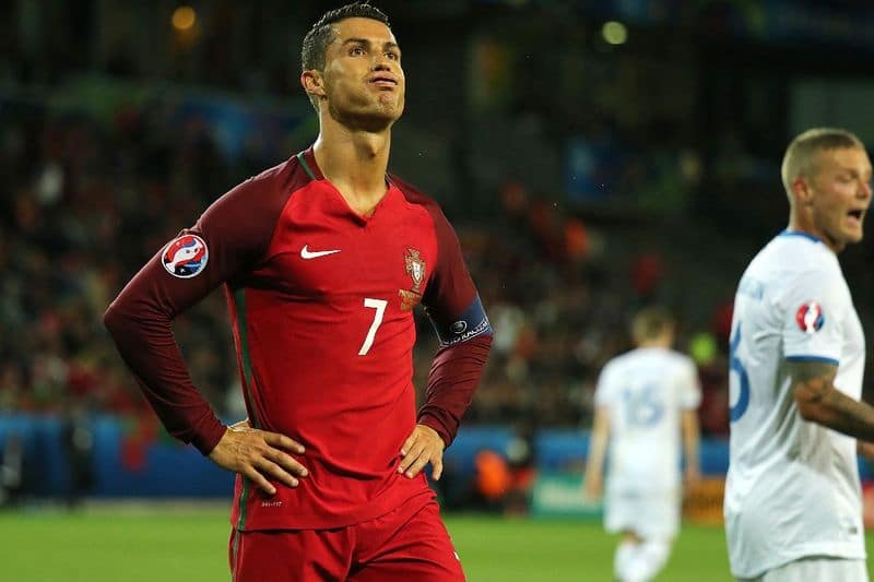 Portugal Football federation confirms juventus star cristiano ronaldo test covid 19 positive ckm