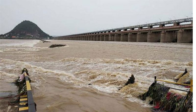 Residents in anticipation of the Bridge Cum Barrage at Ranebennur in Haveri grg