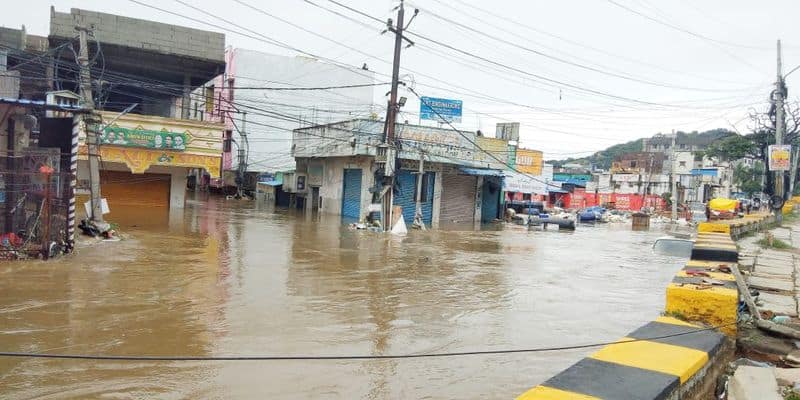 Heavy rains lash Vikarabad District