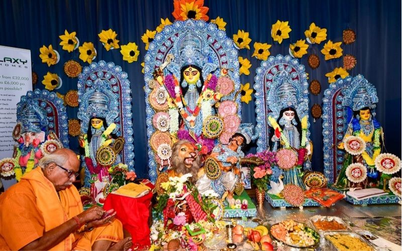 Durga puja committees in Kolkata arrange giant screens for darshan, app for online pushpanjali -dbr