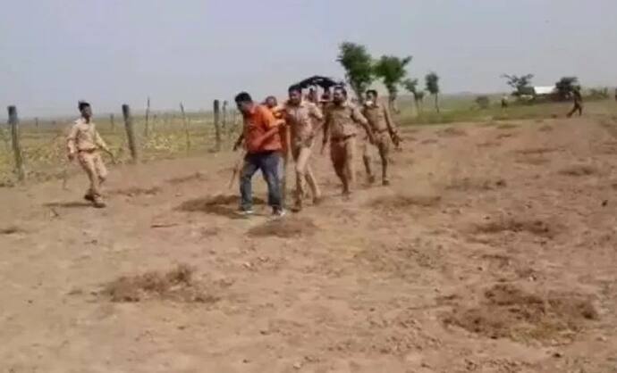 UP में बेखौफ बदमाश: पुलिस और SDM के सामने युवक को मारी 4 गोली, देखते रहे अधिकारी और हो गई हत्या