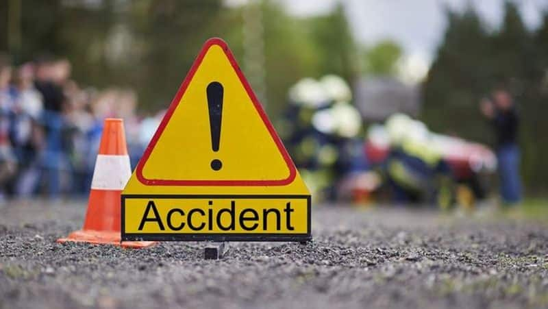 erode car accident... 4 people killed