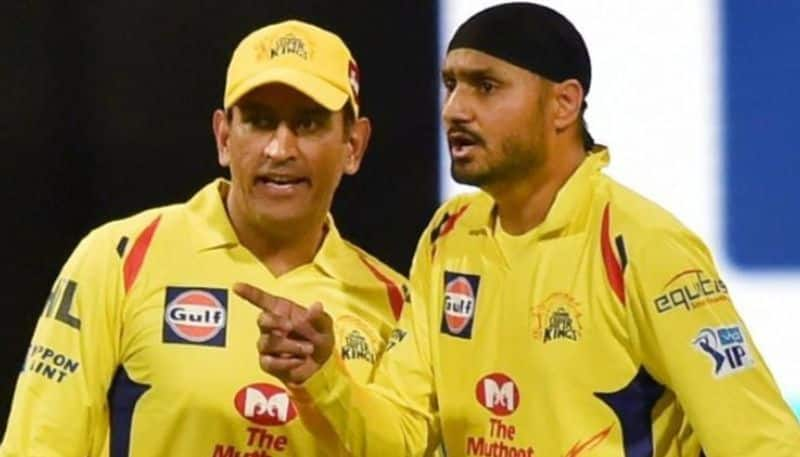 IPL 2020 MS Dhoni Wide Ball Controversy CSK Fans vs Harbhajan Singh twitter battle