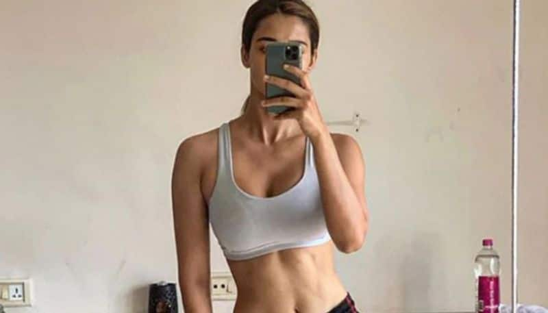 disha patani shares post workout picture in her instagram page