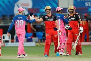 RCBvsRR: టాస్ గెలిచి బౌలింగ్ ఎంచుకున్న విరాట్ కోహ్లీ... గెలిస్తే మళ్లీ టాప్‌లోకి...