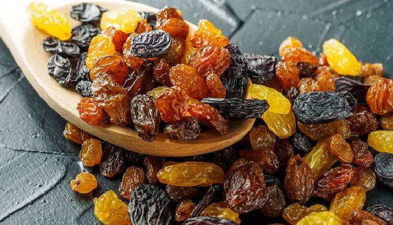 Here’s why eating raisins soaked in water is a healthier option