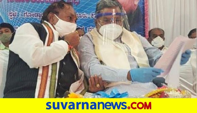 Minister KS Eshwarappa shares stage with Congress Leader siddaramaiah rbj