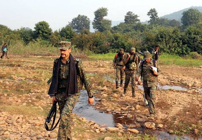 बिहार में नक्सलियों से पुलिस की मुठभेड़, जंगल में रुक-रुक कर हो रही है गोलीबारी,कई नक्सली घायल