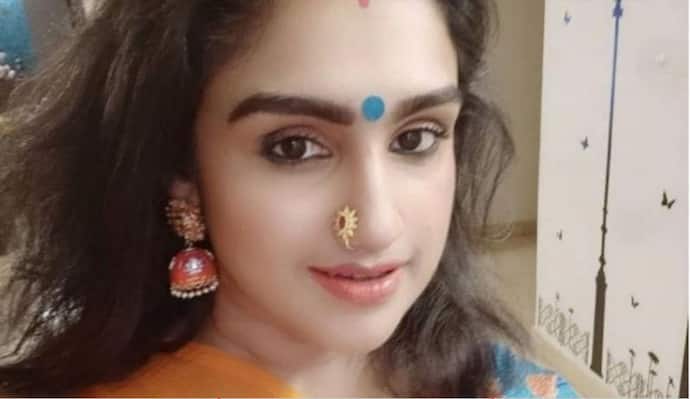 <p>&nbsp;</p>

<p>பிக்பாஸ் நிகழ்ச்சி மூலம் ரீ-என்ட்ரி கொடுத்த வனிதா சின்னத்திரை நிகழ்ச்சியில், தன்னுடைய யூ-டியூப் சேனல் என படுபிசியாக வேலை பார்த்துக்கொண்டிருந்தார். ரசிகர்கள் பலரும் அக்கா...அக்கா... பாசத்தை பொழிந்தனர்.&nbsp;</p>
