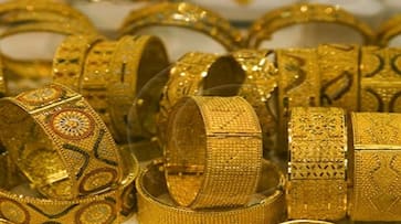 Good news: yellow metal becomes cheaper, gold breaks again in the festive season