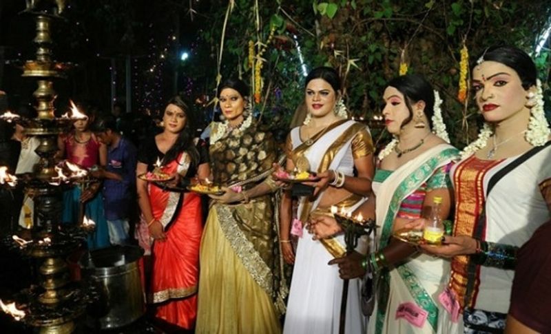 Men Dress Up Like Women Offer Prayers On Chamayavilakku At Kottankulangara Sree Devi Temple sgb