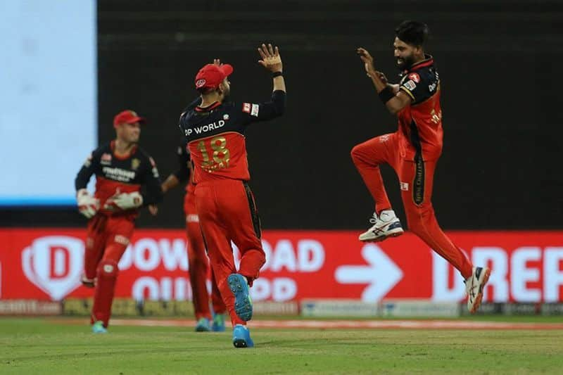 IPL2020 Kolkata Knight Riders vs Royal Challengers Bangalore Live Update KKR set 85 runs target for RCB