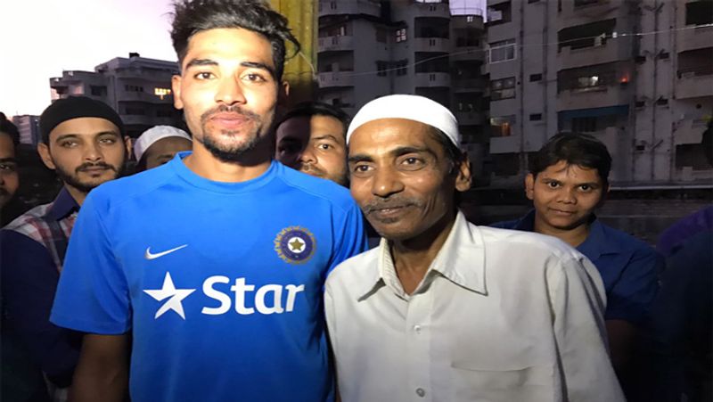 Team india pacer Mohammed Siraj ailing father passed away at the age of 53 ckm