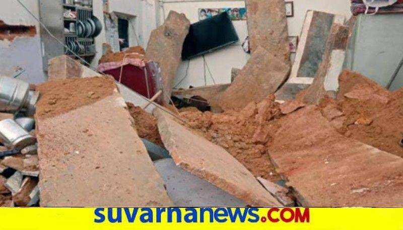 House Roof Collapsed in Chikkaballapura Due To Heavy Rain snr