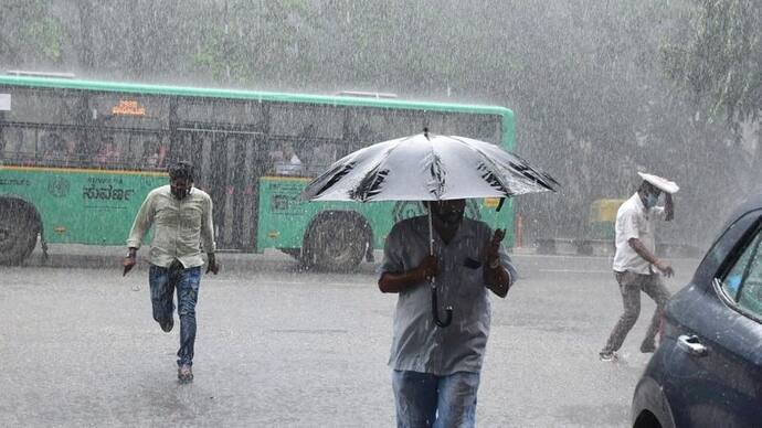 সাতসকালেই আকাশের মুখ ভার কলকাতায়, আজ থেকে বৃষ্টি বাড়বে উত্তরবঙ্গে