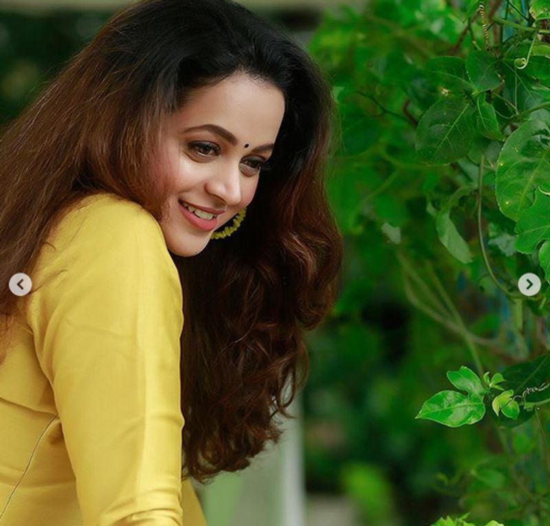 <p>ലോക്ക് ഡൗണ് കാലത്ത് ഇൻസ്റ്റാഗ്രാമില് സജീവമായ ഭാവന തന്റെ വിശേഷങ്ങള് ആരാധകരുമായി പങ്കുവയ്ക്കാറുണ്ടായിരുന്നു.</p>
<p>ലോക്ക് ഡൗണ് കാലത്ത് ഇൻസ്റ്റാഗ്രാമില് സജീവമായ ഭാവന തന്റെ വിശേഷങ്ങള് ആരാധകരുമായി പങ്കുവയ്ക്കാറുണ്ടായിരുന്നു.</p>
