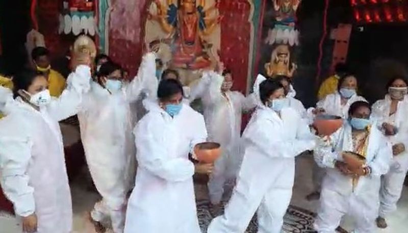 West Bengal: Thakurpukur residents pay homage to goddess Durga in PPE suits-dbr