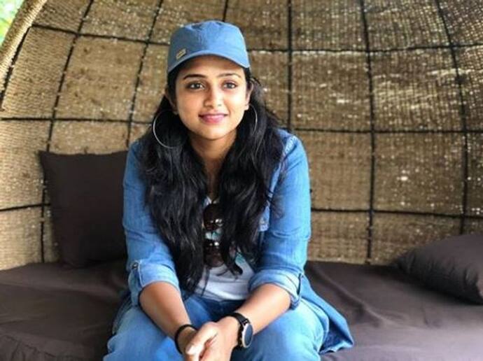 <p>&nbsp;ಕಿರುತೆರೆಯ ಜನಪ್ರಿಯಾ ಧಾರಾವಾಹಿ 'ಲಕ್ಷ್ಮಿ ಬಾರಮ್ಮ' ಖ್ಯಾತಿಯ ಚಿನ್ನು ಅಲಿಯಾಸ್ ರಶ್ಮಿಕಾ ಪ್ರಭಾಕರ್ ಹೊಸ ಧಾರಾವಾಹಿ ಆರಂಭ.</p>
