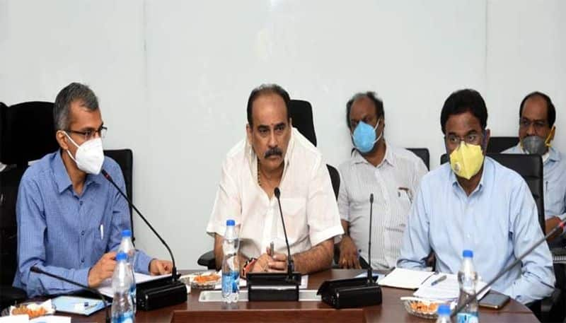 ministers balineni, botsa fires on chandrababu naidu over Pattabhi issue