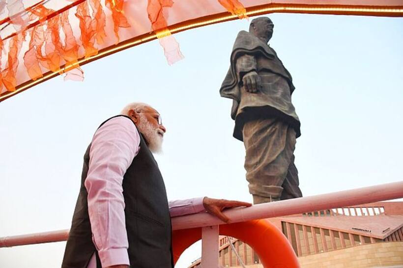 PM Modi flags off Rashtriya Ekta Diwas parade from Statue of Unity