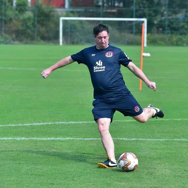 Robbie Fowler puts blame on referee as SC East Bengal draw against FC Goa-ayh