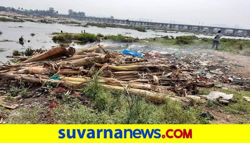 Tungabhadra River Polluted near Hulegemma Temple in Koppal grg