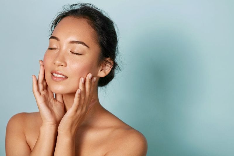 4 simple steps to get flawless skin sitting at home