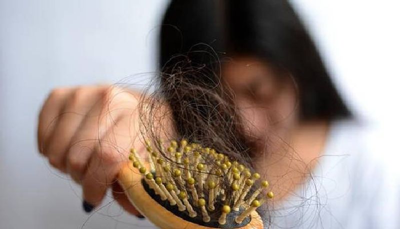 Oil with two ingredients to control hair fall