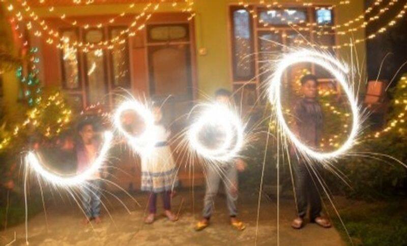 A case has been registered in Chennai against 118 people who burst firecrackers in violation of the permit KAK