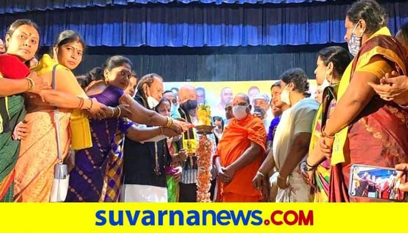 Niranjananandapuri Swamiji Talks Over Reservation to Kuruba Community grg