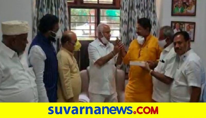 Minister R Ashok Visits CM BSY house after Munirathna Leading In RR Nagar By poll rbj