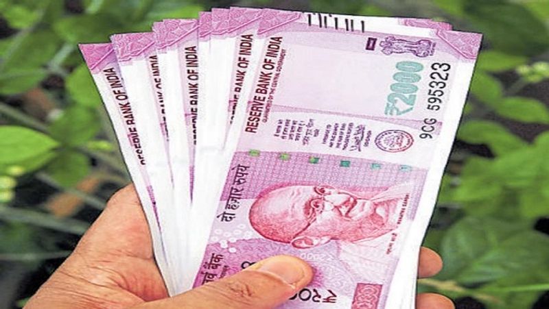 Will Salaries of Govt Employees Be Reduced From 2021? Know The Truth Behind The Viral News - bsb